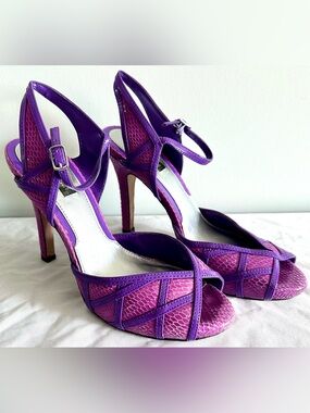 White House Black Market Purple Pink Snakeskin Heels Size 8M Ankle Strap